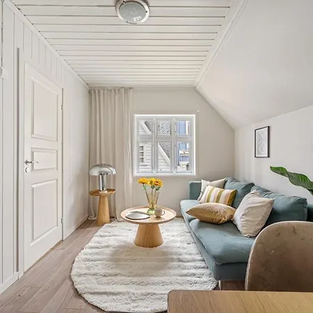 Charming In The Centre Of برغن